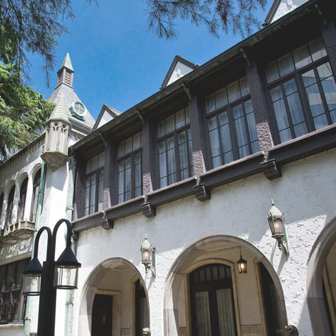 Building · Statue image