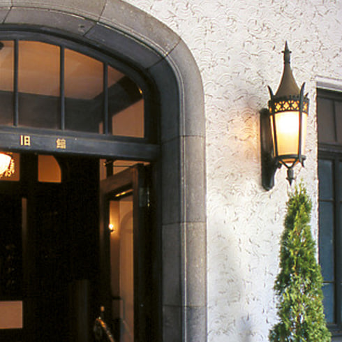 Building · Statue image